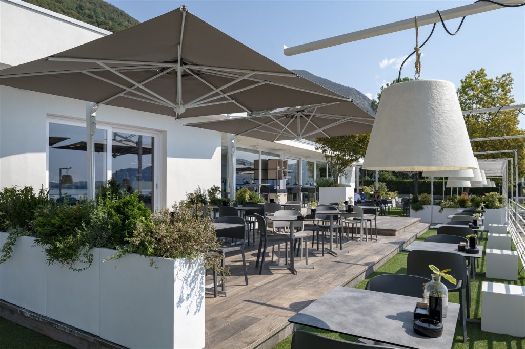 Outdoor hospitality shelter